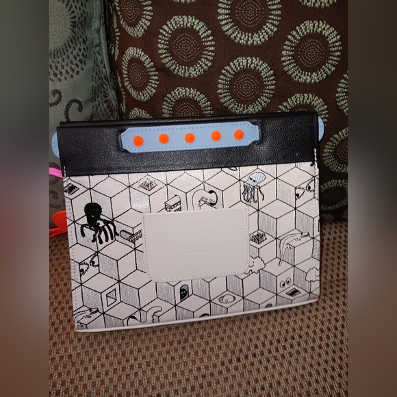 Min & Mon leather creature crossbody bag with charm - Picture 2 of 8